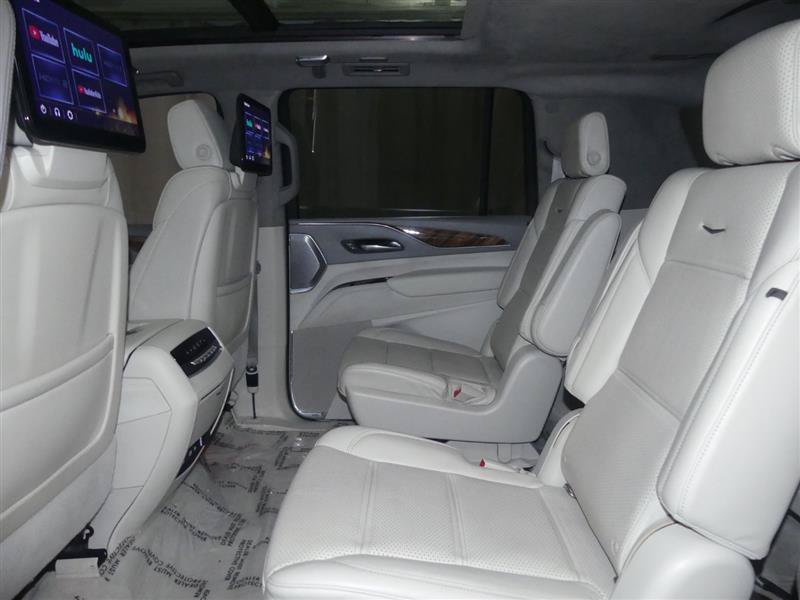 Used 2022 Cadillac Escalade ESV Premium Luxury Platinum w/ Heavy-Duty Trailer Package AWD/4WD image 33