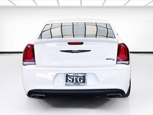 Used 2018 Chrysler 300 S RWD image 5