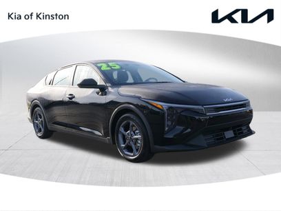 New 2025 Kia K4 LXS