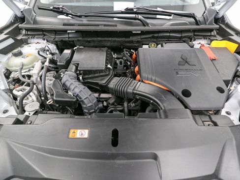 Used 2024 Mitsubishi Outlander 4WD Plug-In Hybrid image 15