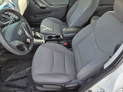 Used 2014 Hyundai Elantra SE image 9