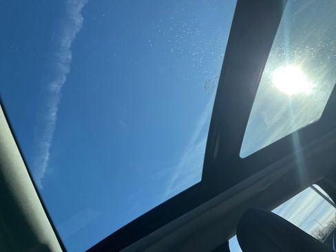 Used 2023 Jeep Cherokee Altitude Lux w/ Lux Elite Package image 12