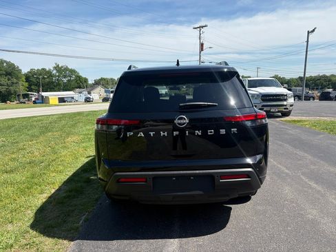 Used 2025 Nissan Pathfinder SV FWD image 3