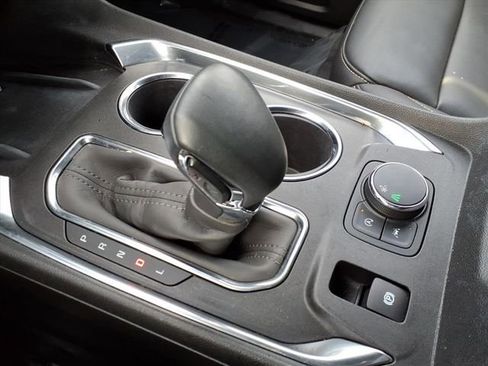 Used 2023 Chevrolet Traverse LT image 21