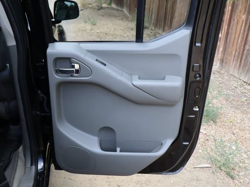 Used 2014 Nissan Frontier SV AWD/4WD image 23