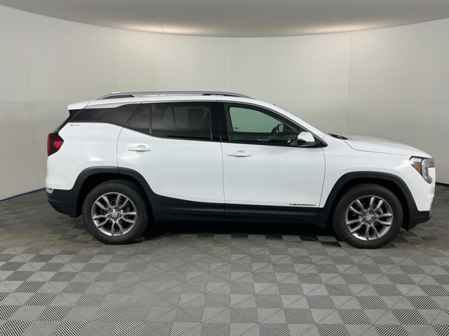 Used 2022 GMC Terrain SLT w/ GMC Pro Grade Package AWD/4WD image 4