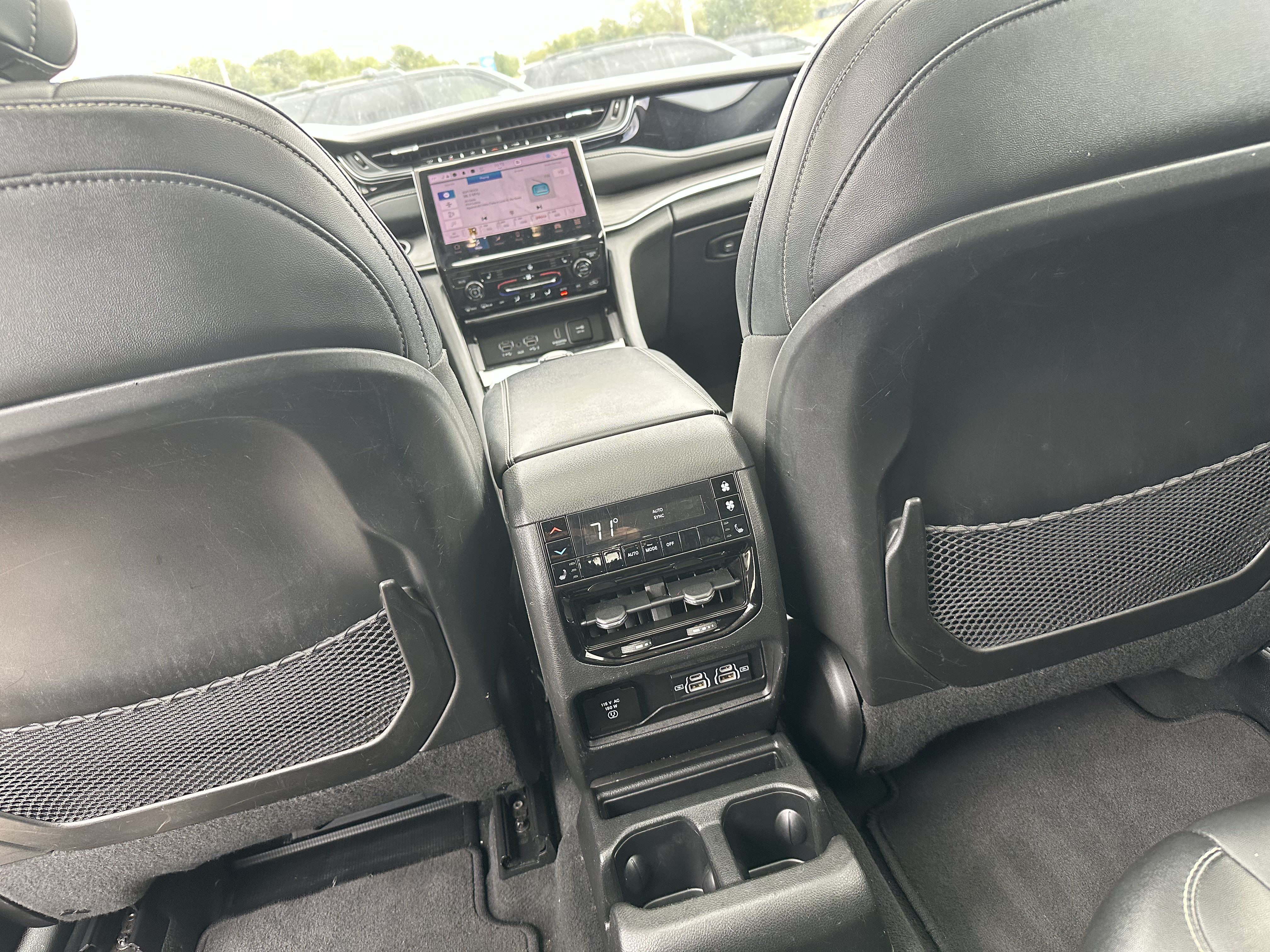Used 2023 Jeep Grand Cherokee L Limited AWD/4WD image 23