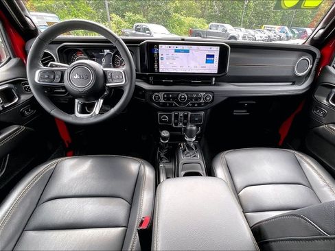 Used 2025 Jeep Wrangler Unlimited Sahara AWD/4WD image 20