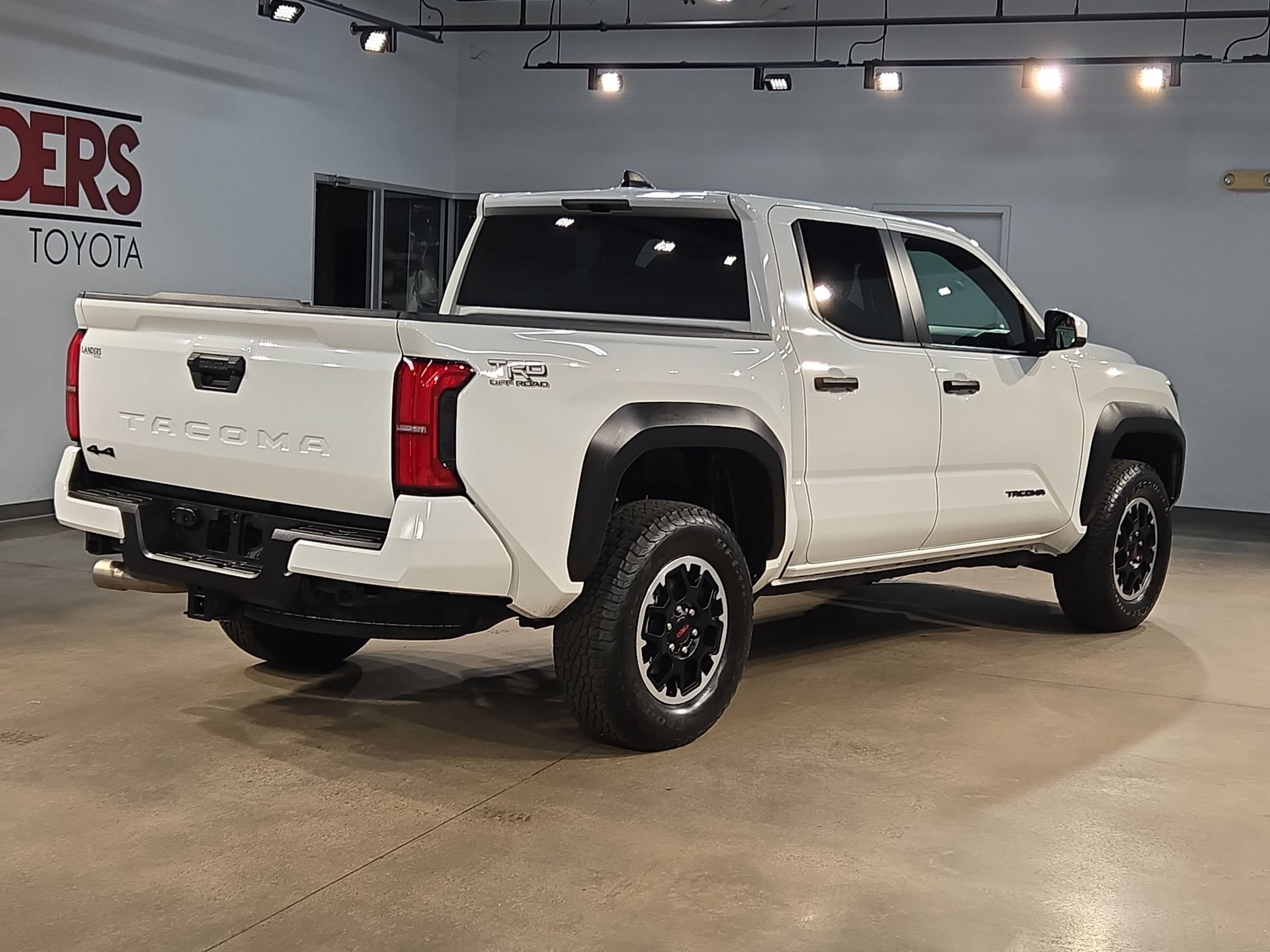 Certified 2025 Toyota Tacoma TRD Off-Road AWD/4WD image 7
