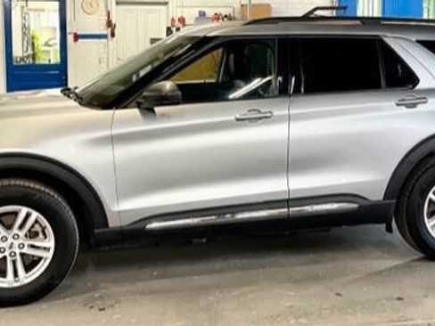 Certified 2023 Ford Explorer XLT w/ Equipment Group 202A image 3