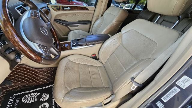 Used 2014 Mercedes-Benz GL 550 4MATIC w/ Driver Assistance Package image 15