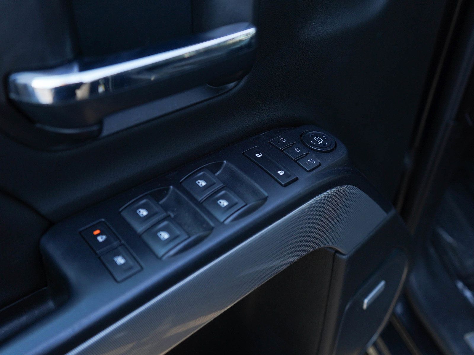 Used 2019 Chevrolet Silverado 2500 LTZ w/ Midnight Edition AWD/4WD image 21