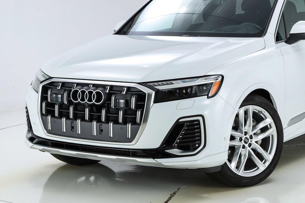 Used 2025 Audi Q7 3.0T Prestige w/ Prestige Package AWD/4WD image 2