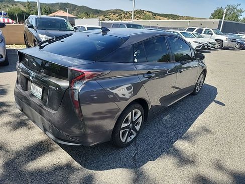Used 2016 Toyota Prius Three Touring image 5