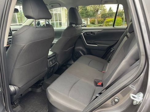Used 2021 Toyota RAV4 LE image 13