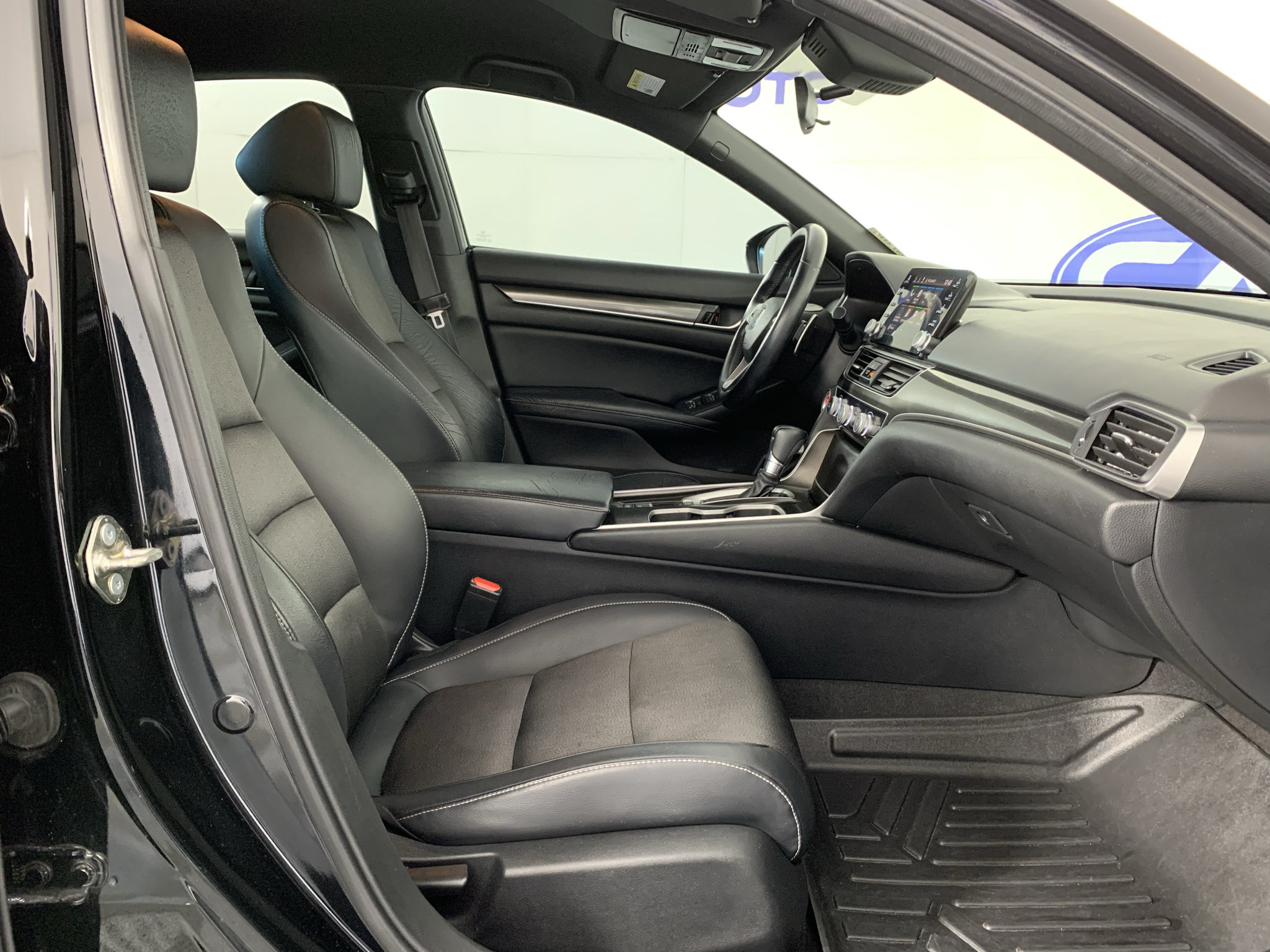 Used 2018 Honda Accord Sport image 37