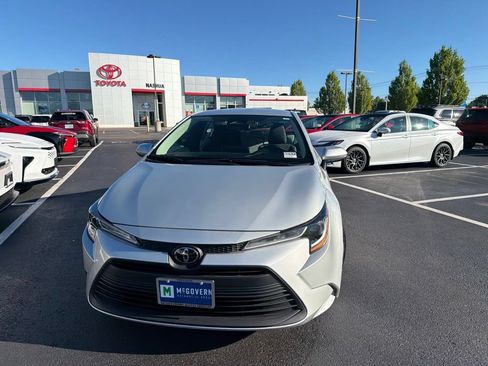 Used 2025 Toyota Corolla LE FWD image 2