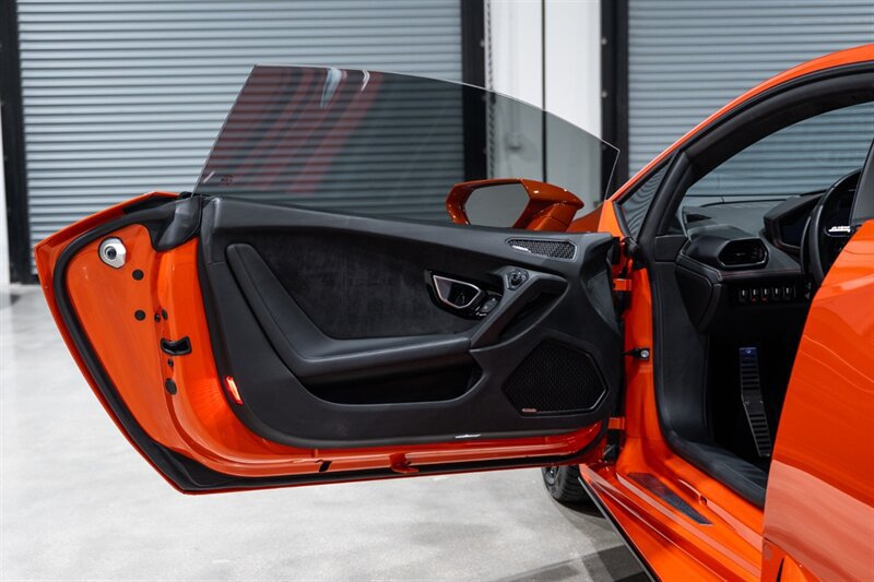Used 2020 Lamborghini Huracan EVO AWD/4WD image 22