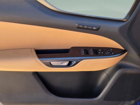 Used 2025 Lexus NX 250 FWD w/ Accessory Package (2T) image 31