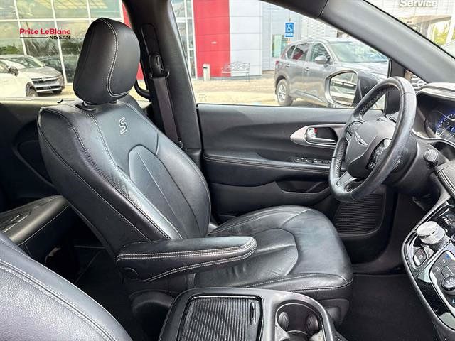 Used 2021 Chrysler Pacifica Touring-L w/ S Appearance Package FWD image 10