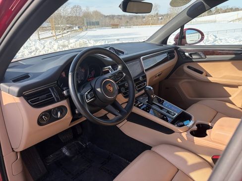 Certified 2024 Porsche Macan S image 12