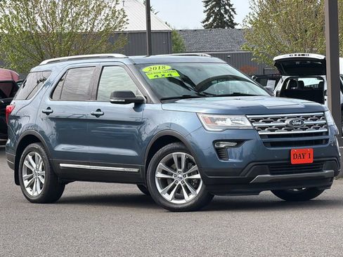Used 2018 Ford Explorer XLT w/ Equipment Group 202A AWD/4WD image 2