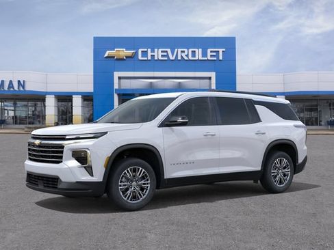 New 2026 Chevrolet Traverse LT w/ Driver Confidence Package AWD/4WD image 2