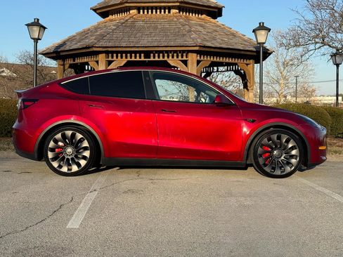 Used 2024 Tesla Model Y Performance image 4