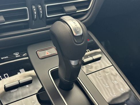 New 2026 Porsche Macan Turbo image 25