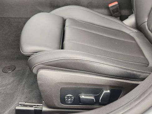 Used 2024 BMW 330i Sedan w/ Convenience Package image 18