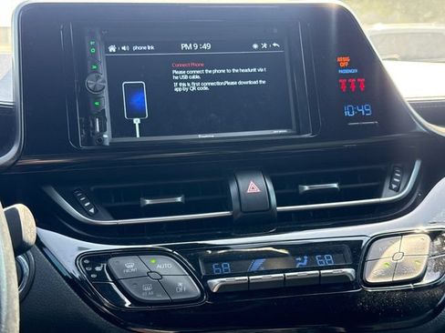 Used 2018 Toyota C-HR XLE FWD image 21
