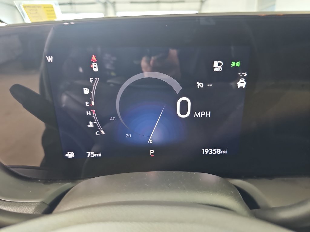 Certified 2024 Buick Encore GX Preferred w/ Comfort Package FWD image 23