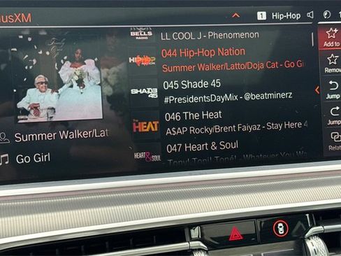 Used 2022 BMW X6 xDrive40i w/ M Sport Package image 26