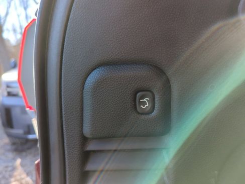 Used 2019 Jeep Grand Cherokee Limited image 14