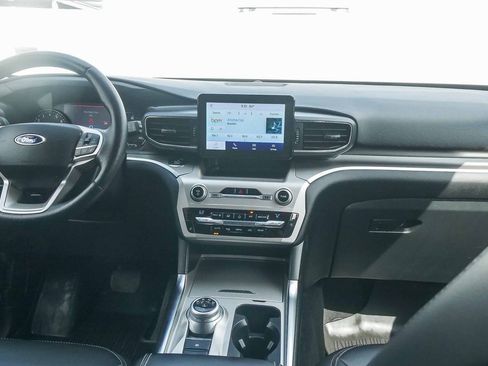 Used 2021 Ford Explorer XLT w/ Equipment Group 202A RWD image 12