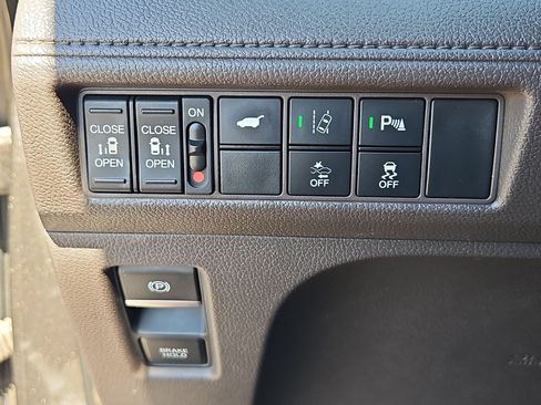 Used 2018 Honda Odyssey Elite image 15