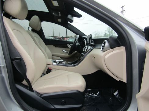 Used 2016 Mercedes-Benz C 300 4MATIC Sedan image 9