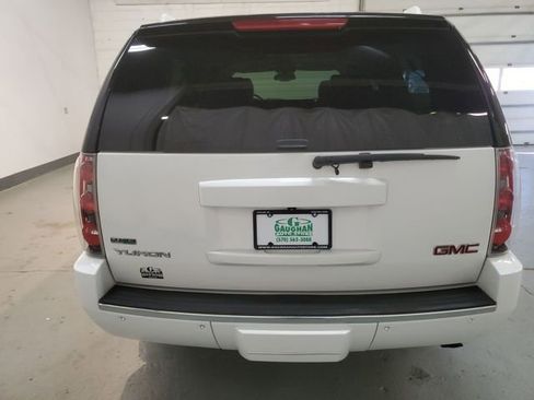 Used 2010 GMC Yukon XL Denali image 5