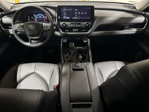 Used 2025 Toyota Grand Highlander FWD image 10