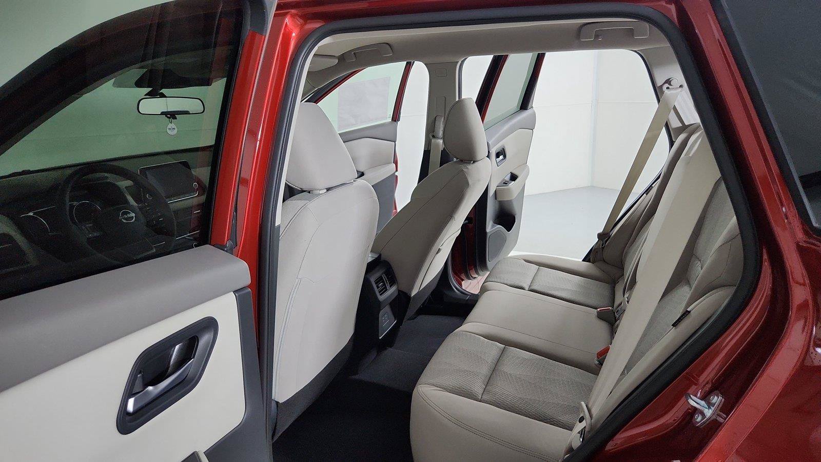 Used 2025 Nissan Rogue SV AWD/4WD image 23