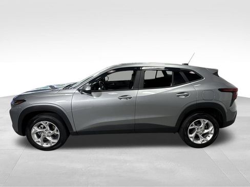 Used 2026 Chevrolet Trax LS w/ LS Convenience Package FWD image 8