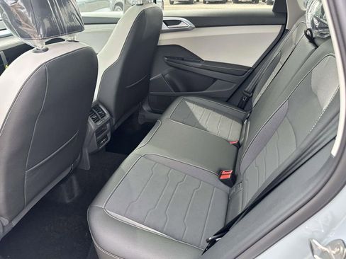 New 2026 Volkswagen Taos SE FWD image 9