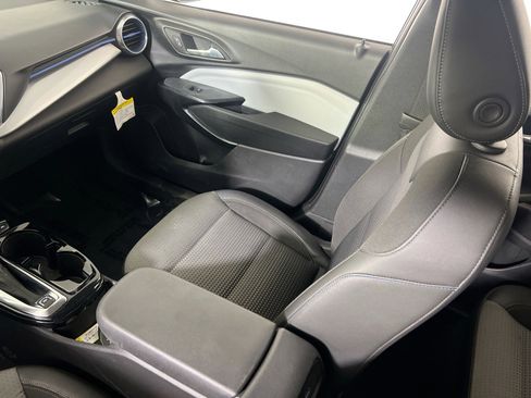 Used 2024 Chevrolet Trax LT w/ LT Convenience Package image 22