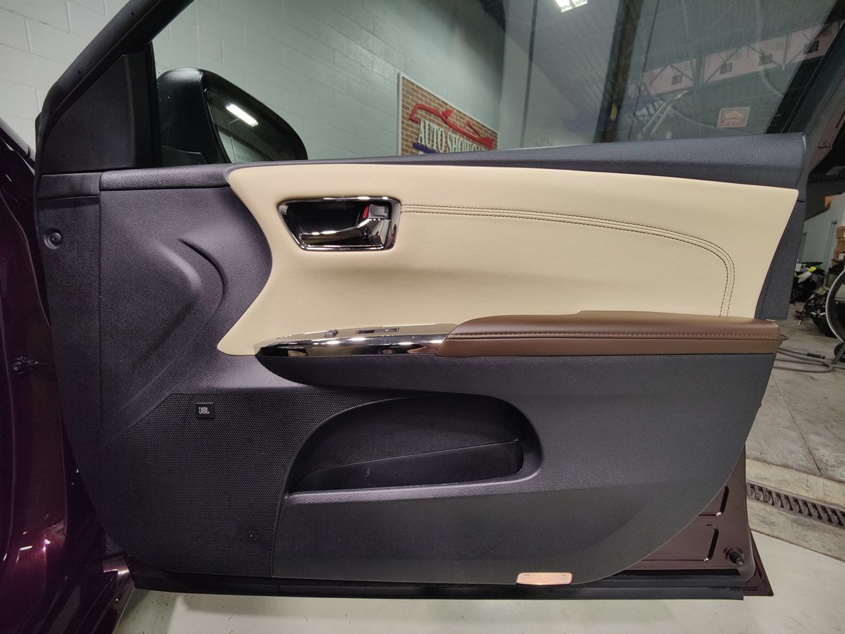 Used 2015 Toyota Avalon Limited FWD image 10