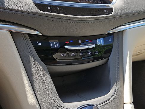 Certified 2023 Cadillac XT5 Premium Luxury AWD/4WD image 16