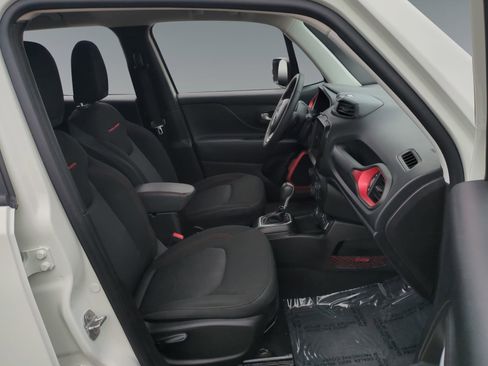 Used 2023 Jeep Renegade Trailhawk image 18