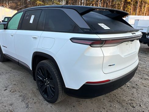 Used 2024 Jeep Wagoneer Launch Edition image 10