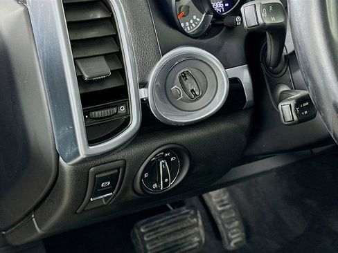 Used 2017 Porsche Cayenne image 10