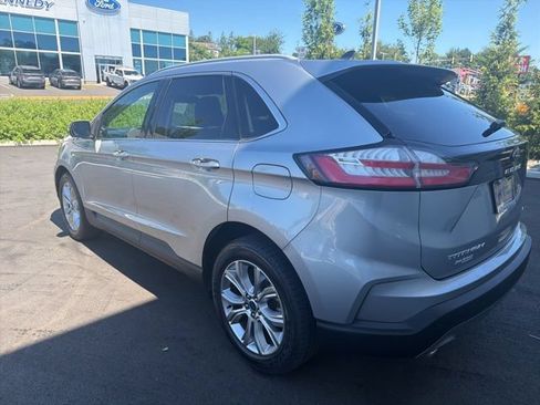 Certified 2022 Ford Edge Titanium AWD/4WD image 4