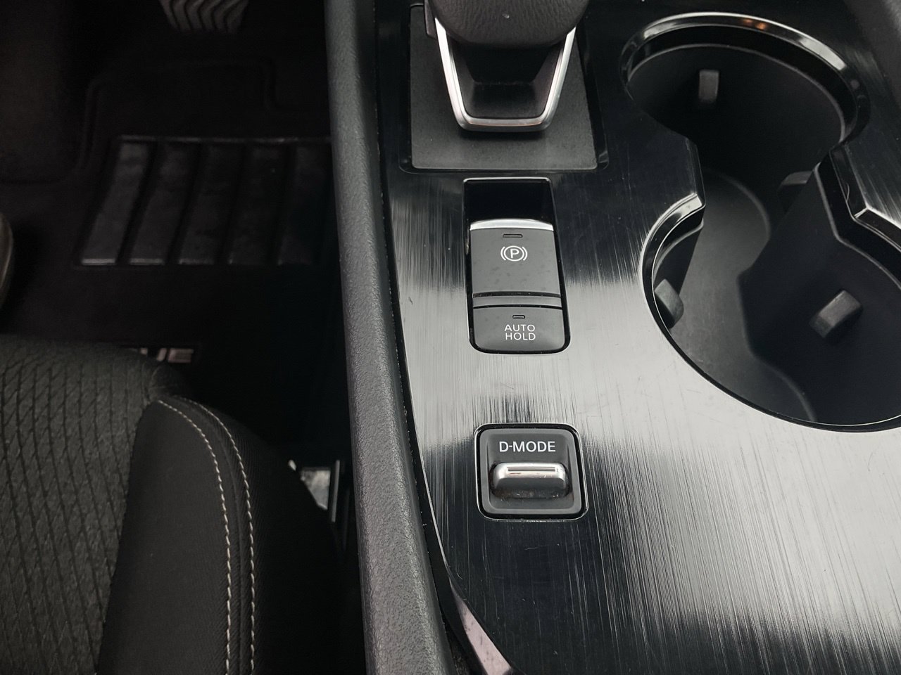 Used 2025 Nissan Rogue SV FWD image 23